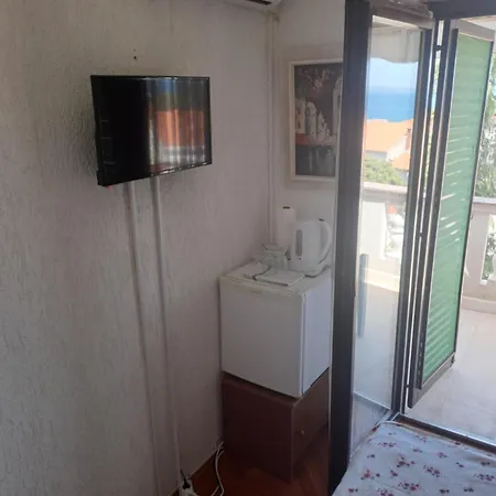 Romansa Konukevi Zadar