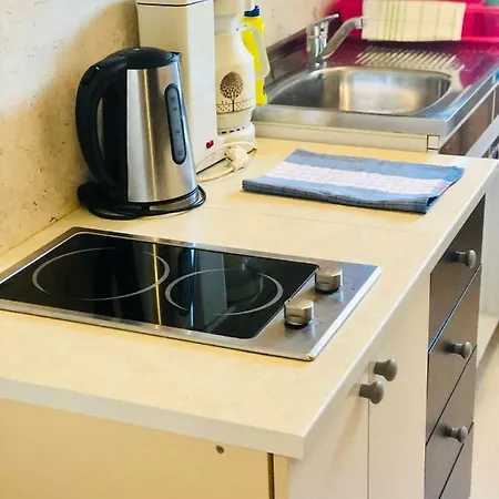 Romansa 招待所 2*